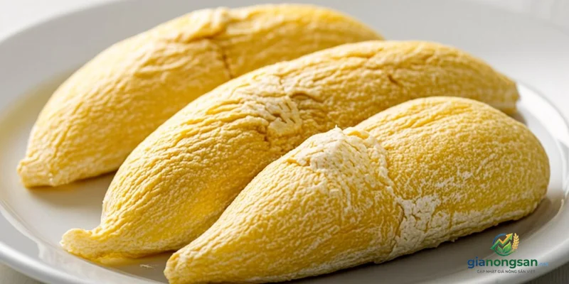 Giá sầu riêng Monthong hôm nay cập nhật, so sánh với Ri6 và thị trường